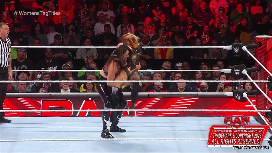 WWE_Monday_Night_Raw_2023_04_10_720p_HDTV_x264-NWCHD_mp4_002392477.jpg