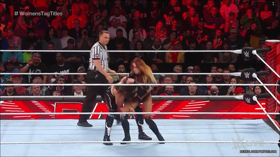 WWE_Monday_Night_Raw_2023_04_10_720p_HDTV_x264-NWCHD_mp4_002394479.jpg