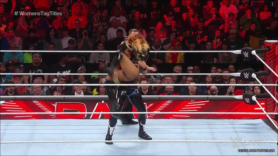 WWE_Monday_Night_Raw_2023_04_10_720p_HDTV_x264-NWCHD_mp4_002394880.jpg