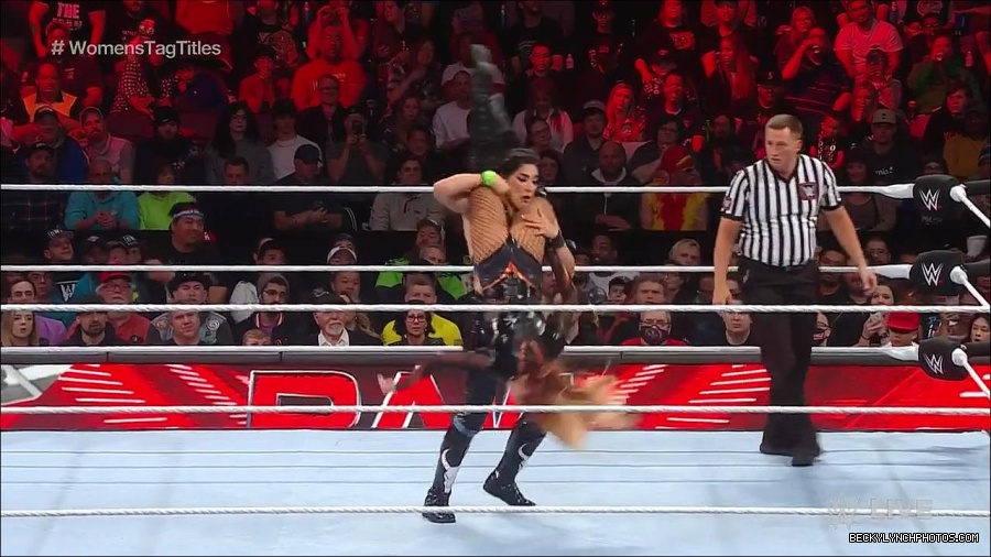 WWE_Monday_Night_Raw_2023_04_10_720p_HDTV_x264-NWCHD_mp4_002396081.jpg