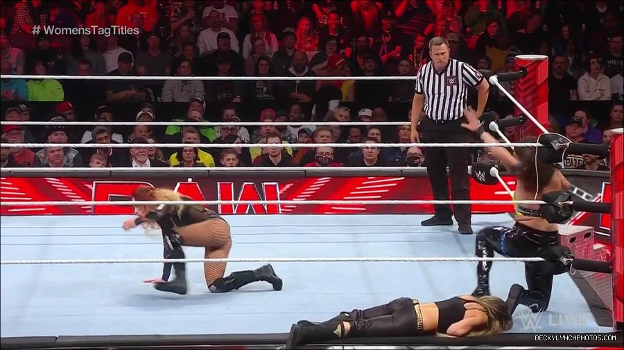 WWE_Monday_Night_Raw_2023_04_10_720p_HDTV_x264-NWCHD_mp4_002398083.jpg