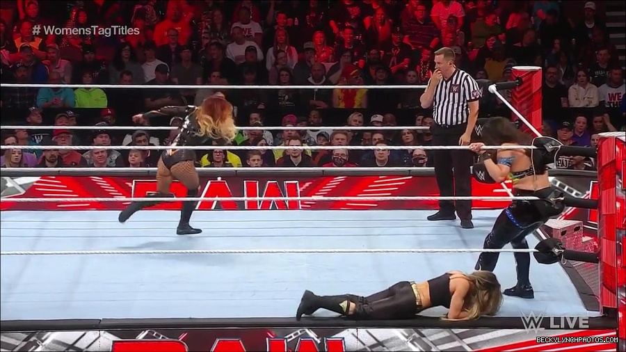 WWE_Monday_Night_Raw_2023_04_10_720p_HDTV_x264-NWCHD_mp4_002399684.jpg