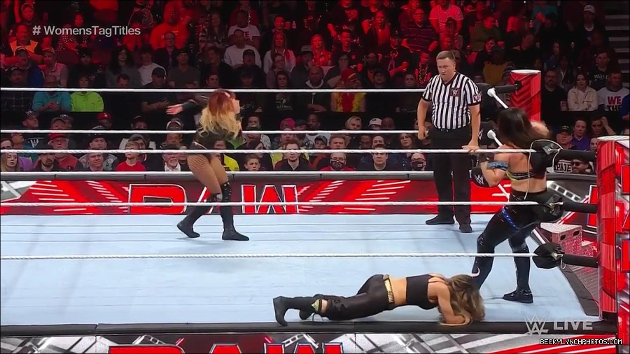 WWE_Monday_Night_Raw_2023_04_10_720p_HDTV_x264-NWCHD_mp4_002400085.jpg