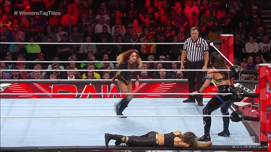 WWE_Monday_Night_Raw_2023_04_10_720p_HDTV_x264-NWCHD_mp4_002401686.jpg