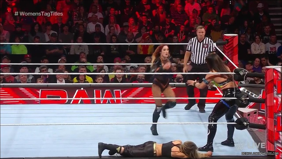 WWE_Monday_Night_Raw_2023_04_10_720p_HDTV_x264-NWCHD_mp4_002402087.jpg