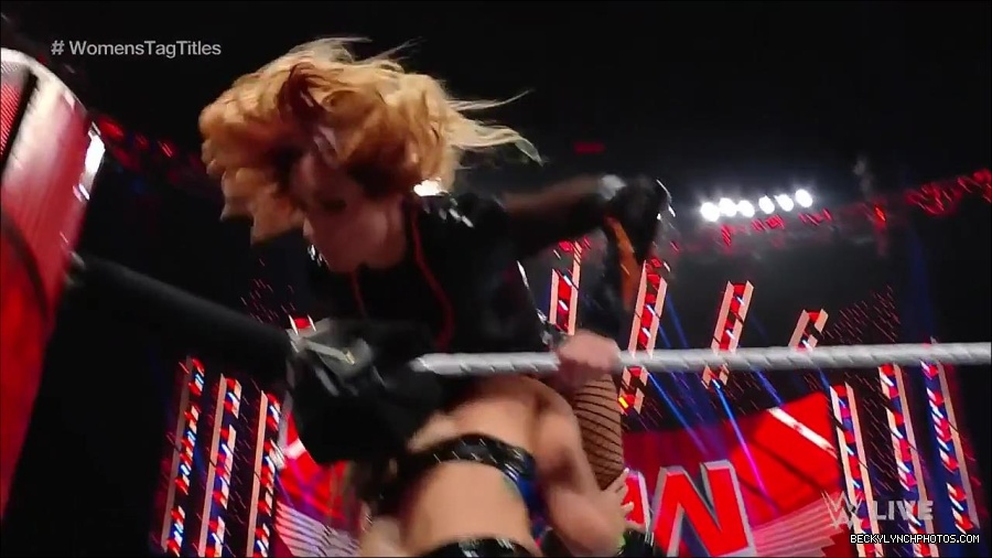 WWE_Monday_Night_Raw_2023_04_10_720p_HDTV_x264-NWCHD_mp4_002402888.jpg