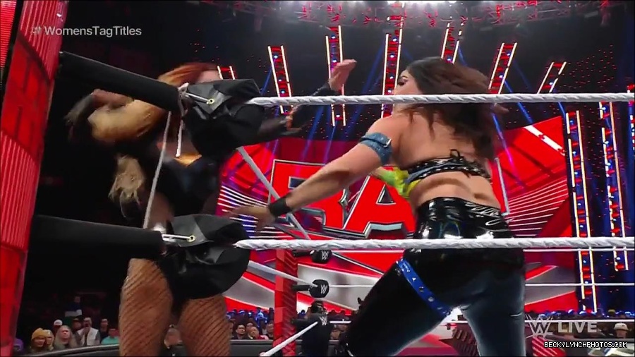 WWE_Monday_Night_Raw_2023_04_10_720p_HDTV_x264-NWCHD_mp4_002404890.jpg