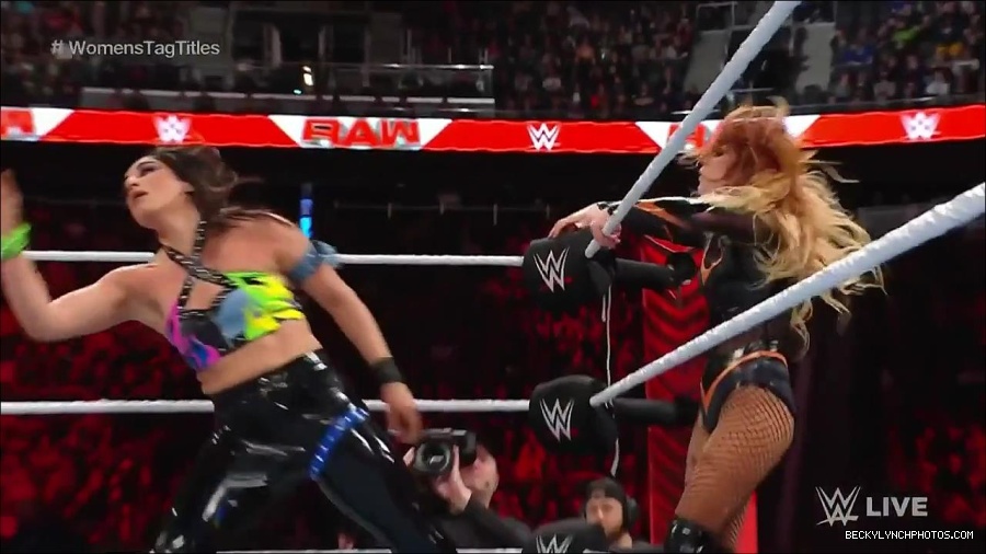 WWE_Monday_Night_Raw_2023_04_10_720p_HDTV_x264-NWCHD_mp4_002405690.jpg