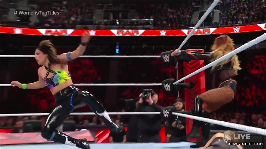 WWE_Monday_Night_Raw_2023_04_10_720p_HDTV_x264-NWCHD_mp4_002406091.jpg