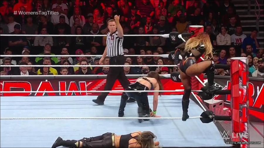 WWE_Monday_Night_Raw_2023_04_10_720p_HDTV_x264-NWCHD_mp4_002407292.jpg