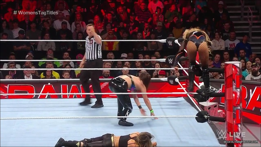 WWE_Monday_Night_Raw_2023_04_10_720p_HDTV_x264-NWCHD_mp4_002407692.jpg