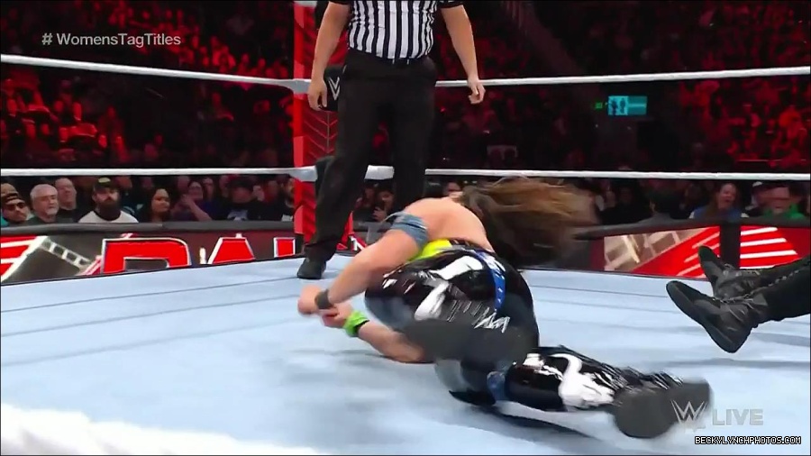 WWE_Monday_Night_Raw_2023_04_10_720p_HDTV_x264-NWCHD_mp4_002412497.jpg