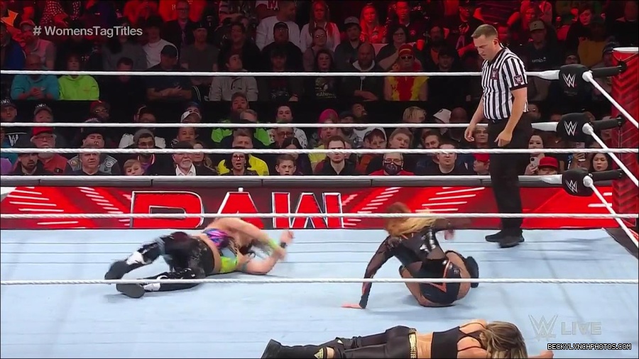 WWE_Monday_Night_Raw_2023_04_10_720p_HDTV_x264-NWCHD_mp4_002413298.jpg