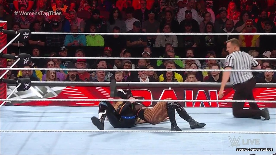 WWE_Monday_Night_Raw_2023_04_10_720p_HDTV_x264-NWCHD_mp4_002416501.jpg