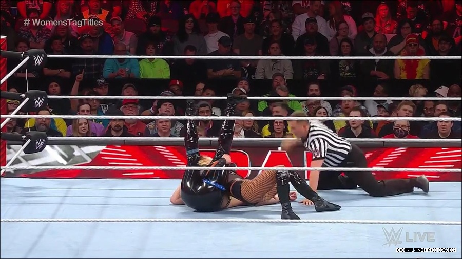WWE_Monday_Night_Raw_2023_04_10_720p_HDTV_x264-NWCHD_mp4_002417302.jpg