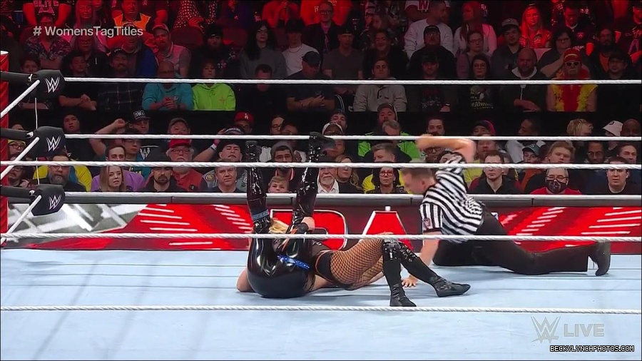 WWE_Monday_Night_Raw_2023_04_10_720p_HDTV_x264-NWCHD_mp4_002417702.jpg