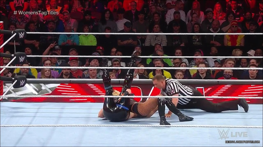 WWE_Monday_Night_Raw_2023_04_10_720p_HDTV_x264-NWCHD_mp4_002418103.jpg