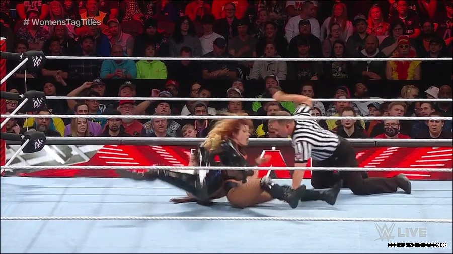 WWE_Monday_Night_Raw_2023_04_10_720p_HDTV_x264-NWCHD_mp4_002418503.jpg