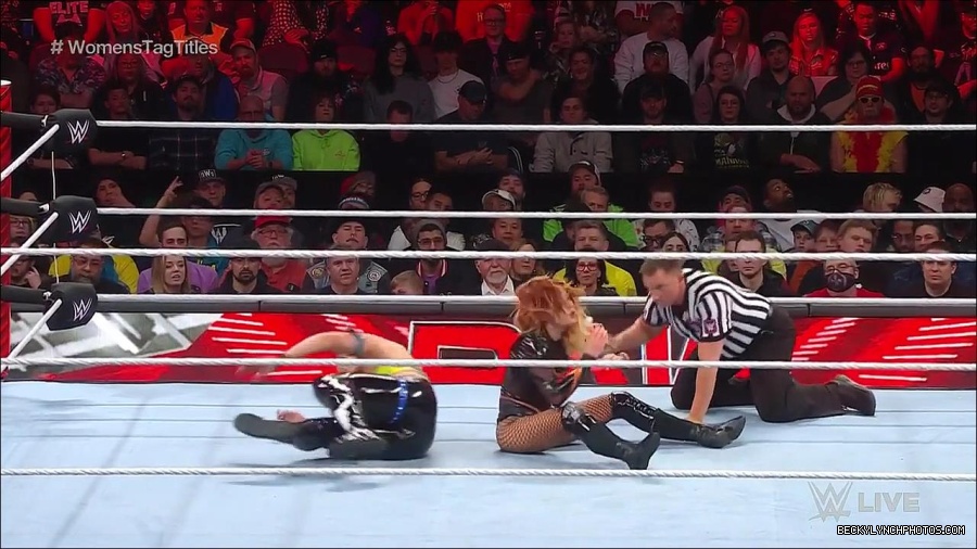 WWE_Monday_Night_Raw_2023_04_10_720p_HDTV_x264-NWCHD_mp4_002418904.jpg