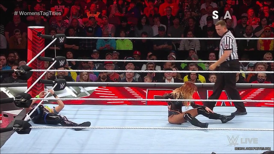WWE_Monday_Night_Raw_2023_04_10_720p_HDTV_x264-NWCHD_mp4_002427312.jpg