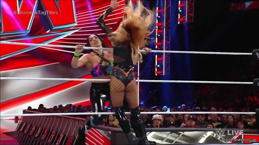 WWE_Monday_Night_Raw_2023_04_10_720p_HDTV_x264-NWCHD_mp4_002442127.jpg