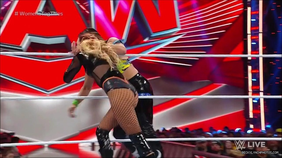 WWE_Monday_Night_Raw_2023_04_10_720p_HDTV_x264-NWCHD_mp4_002443328.jpg