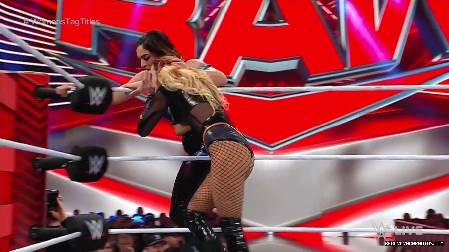 WWE_Monday_Night_Raw_2023_04_10_720p_HDTV_x264-NWCHD_mp4_002444129.jpg