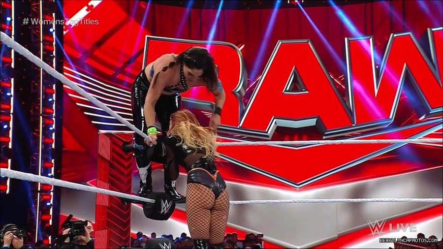 WWE_Monday_Night_Raw_2023_04_10_720p_HDTV_x264-NWCHD_mp4_002448533.jpg