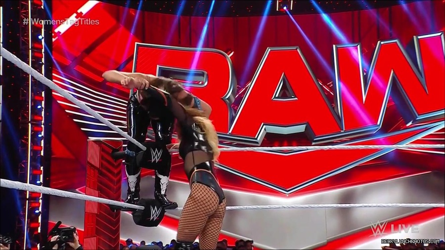 WWE_Monday_Night_Raw_2023_04_10_720p_HDTV_x264-NWCHD_mp4_002449734.jpg