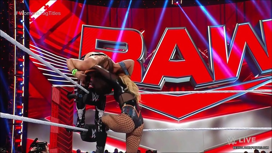 WWE_Monday_Night_Raw_2023_04_10_720p_HDTV_x264-NWCHD_mp4_002450135.jpg