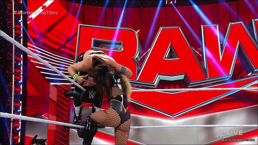 WWE_Monday_Night_Raw_2023_04_10_720p_HDTV_x264-NWCHD_mp4_002450535.jpg