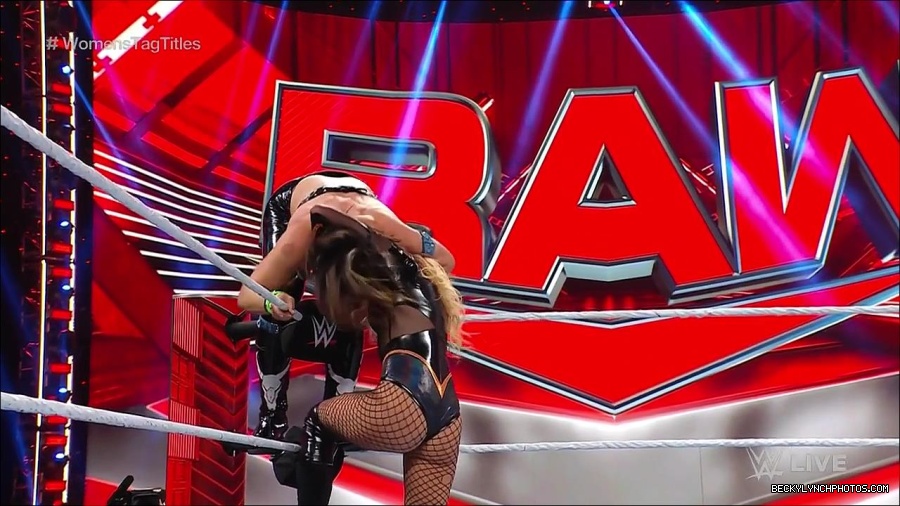 WWE_Monday_Night_Raw_2023_04_10_720p_HDTV_x264-NWCHD_mp4_002450936.jpg