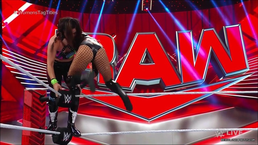 WWE_Monday_Night_Raw_2023_04_10_720p_HDTV_x264-NWCHD_mp4_002453738.jpg