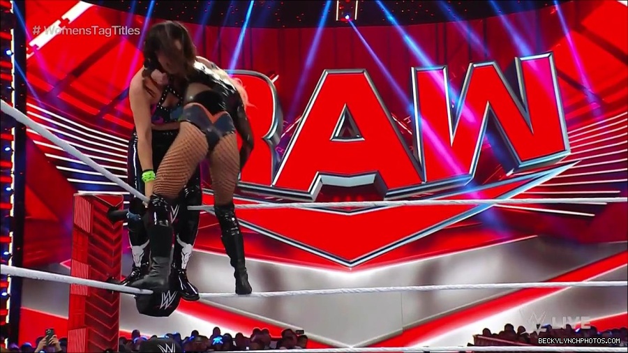 WWE_Monday_Night_Raw_2023_04_10_720p_HDTV_x264-NWCHD_mp4_002454539.jpg
