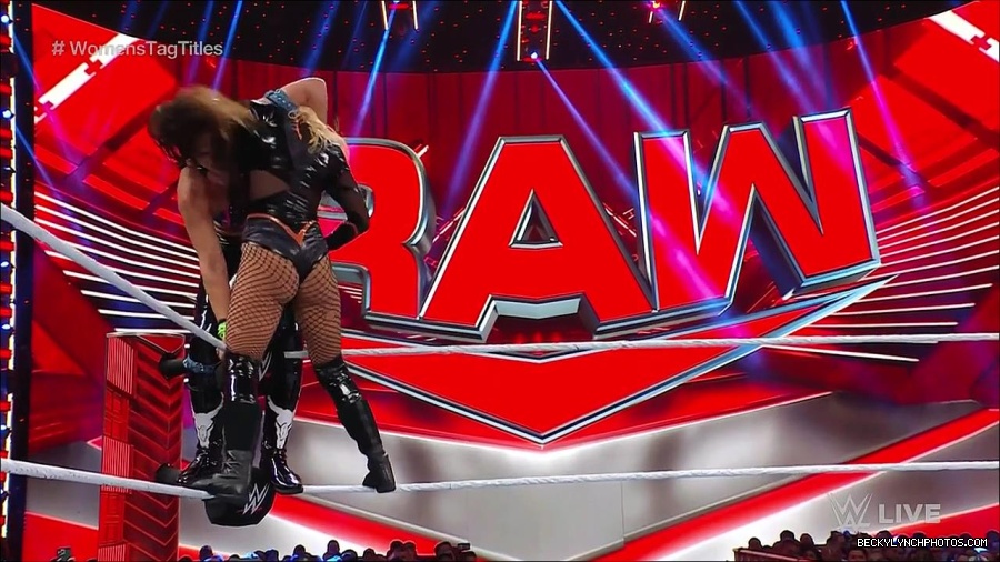 WWE_Monday_Night_Raw_2023_04_10_720p_HDTV_x264-NWCHD_mp4_002457742.jpg