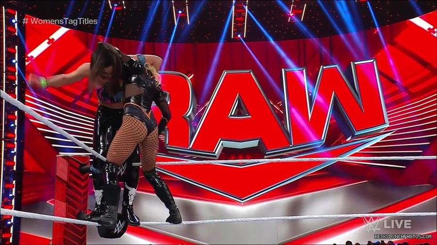 WWE_Monday_Night_Raw_2023_04_10_720p_HDTV_x264-NWCHD_mp4_002460545.jpg