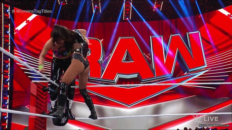 WWE_Monday_Night_Raw_2023_04_10_720p_HDTV_x264-NWCHD_mp4_002460946.jpg