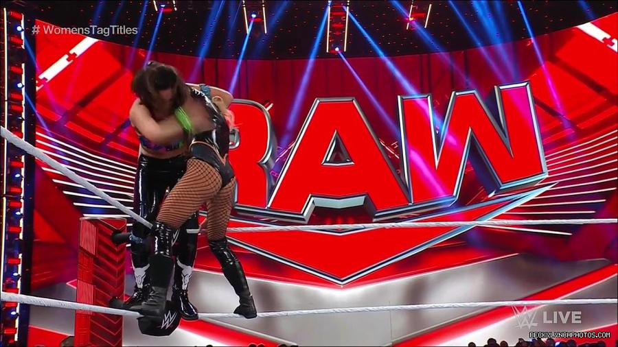 WWE_Monday_Night_Raw_2023_04_10_720p_HDTV_x264-NWCHD_mp4_002461346.jpg