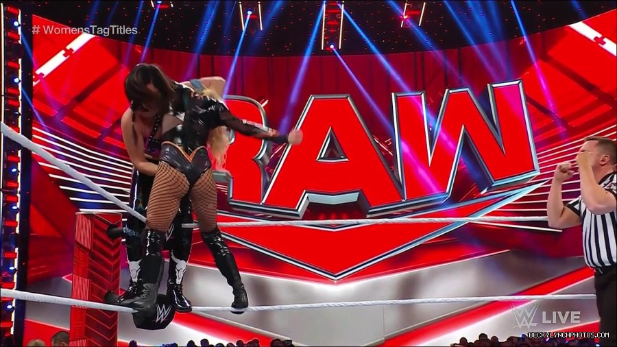 WWE_Monday_Night_Raw_2023_04_10_720p_HDTV_x264-NWCHD_mp4_002462547.jpg