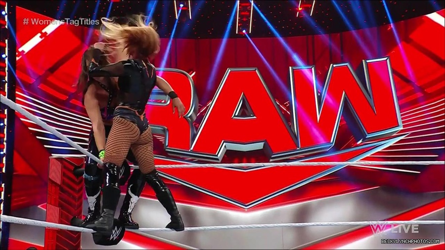 WWE_Monday_Night_Raw_2023_04_10_720p_HDTV_x264-NWCHD_mp4_002465750.jpg
