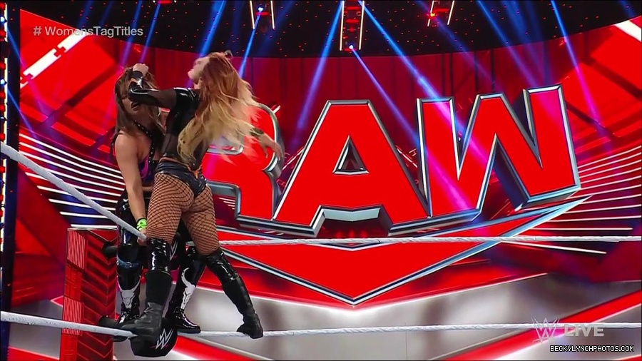 WWE_Monday_Night_Raw_2023_04_10_720p_HDTV_x264-NWCHD_mp4_002466151.jpg