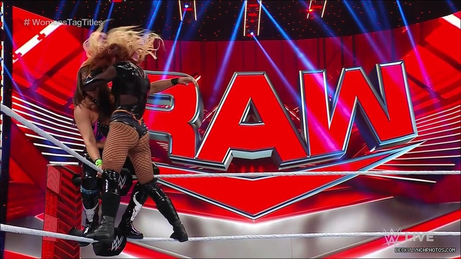 WWE_Monday_Night_Raw_2023_04_10_720p_HDTV_x264-NWCHD_mp4_002466551.jpg
