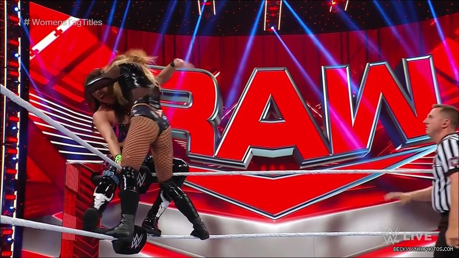 WWE_Monday_Night_Raw_2023_04_10_720p_HDTV_x264-NWCHD_mp4_002470956.jpg