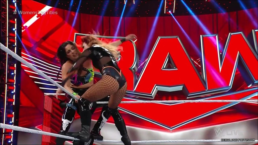 WWE_Monday_Night_Raw_2023_04_10_720p_HDTV_x264-NWCHD_mp4_002472557.jpg