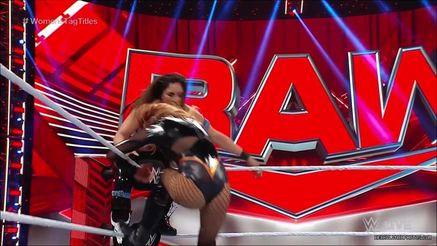 WWE_Monday_Night_Raw_2023_04_10_720p_HDTV_x264-NWCHD_mp4_002472958.jpg