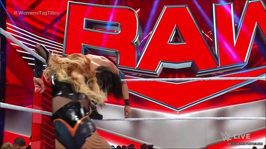 WWE_Monday_Night_Raw_2023_04_10_720p_HDTV_x264-NWCHD_mp4_002473758.jpg