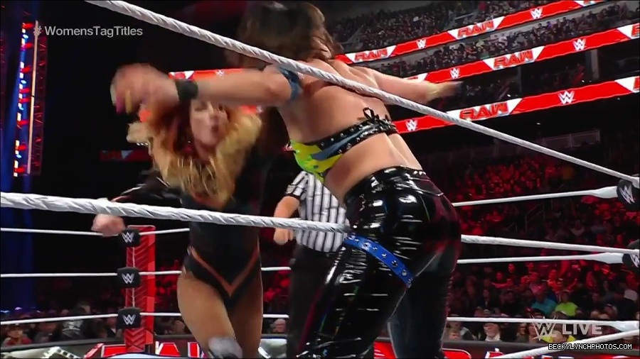 WWE_Monday_Night_Raw_2023_04_10_720p_HDTV_x264-NWCHD_mp4_002528213.jpg