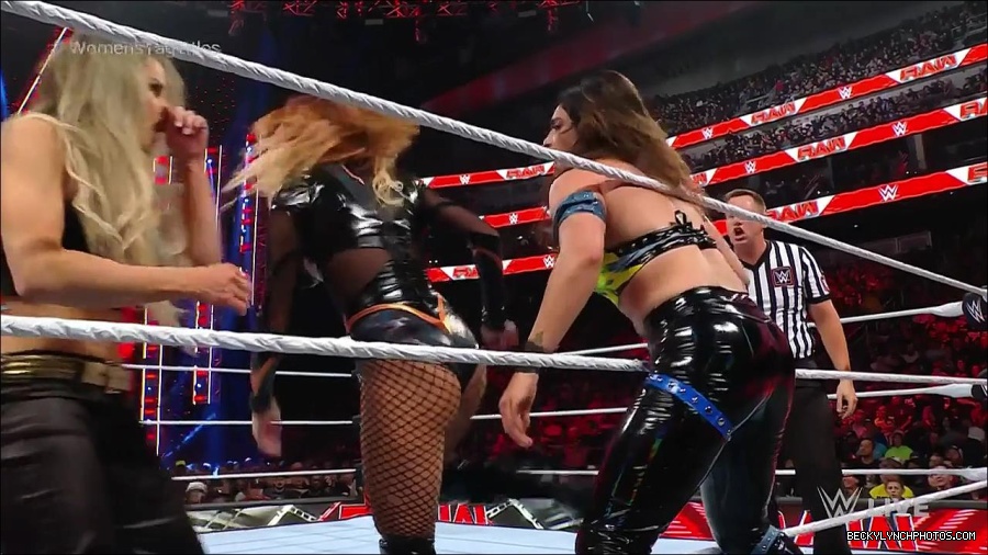 WWE_Monday_Night_Raw_2023_04_10_720p_HDTV_x264-NWCHD_mp4_002531016.jpg
