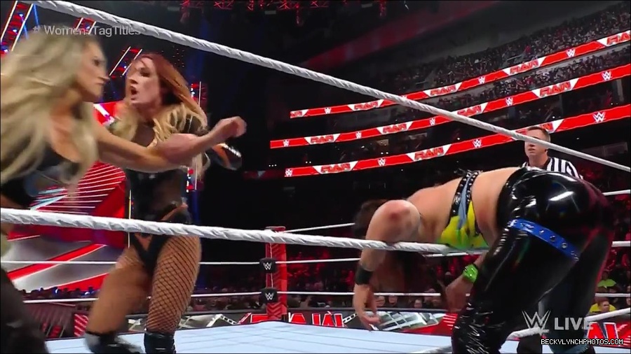 WWE_Monday_Night_Raw_2023_04_10_720p_HDTV_x264-NWCHD_mp4_002531816.jpg