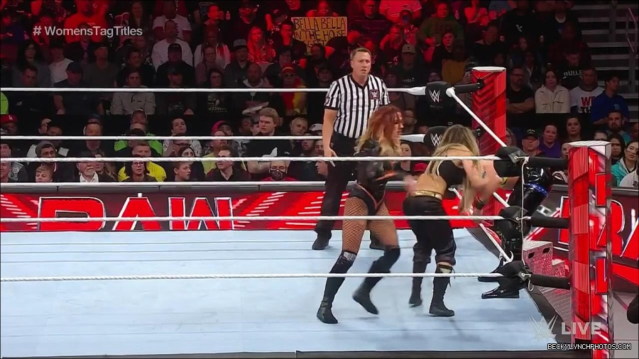 WWE_Monday_Night_Raw_2023_04_10_720p_HDTV_x264-NWCHD_mp4_002532217.jpg